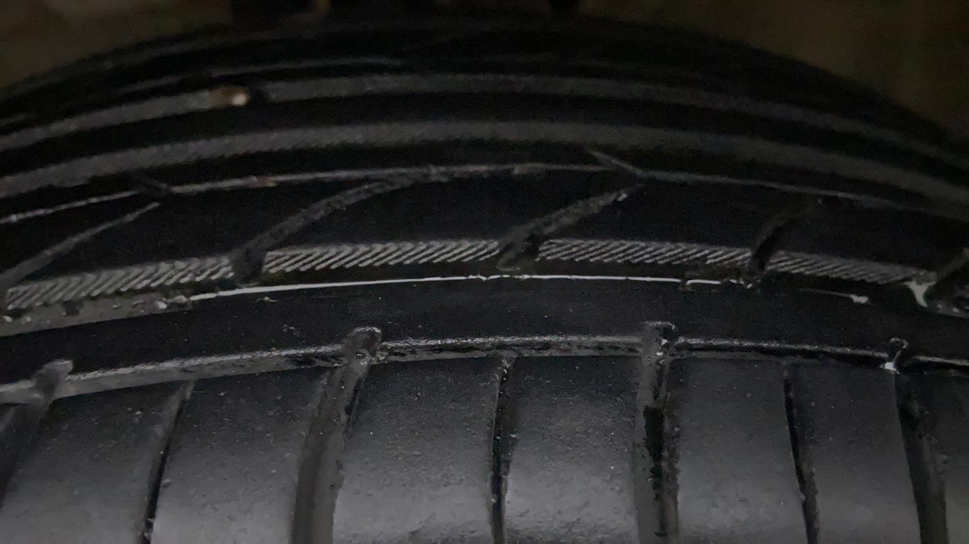 2015 Maruti Swift VXI D, Petrol, Manual, 53,522 km, Right Rear Tyre Tread