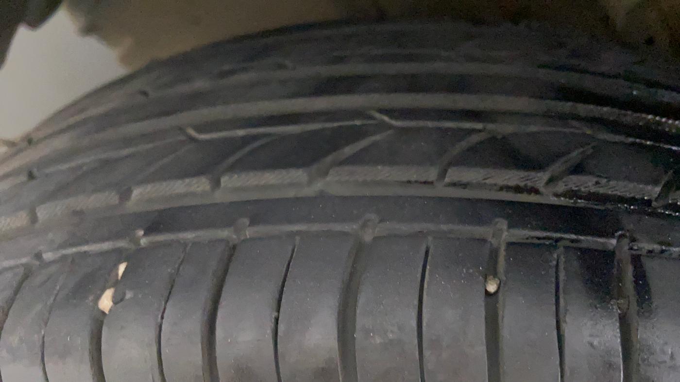 2015 Maruti Swift VXI D, Petrol, Manual, 53,522 km, Left Rear Tyre Tread
