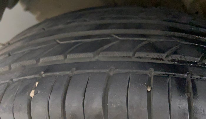 2015 Maruti Swift VXI D, Petrol, Manual, 53,522 km, Left Rear Tyre Tread