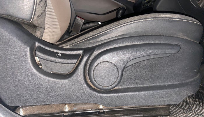 2019 Hyundai Elite i20 SPORTZ PLUS 1.2, Petrol, Manual, 54,982 km, Driver Side Adjustment Panel