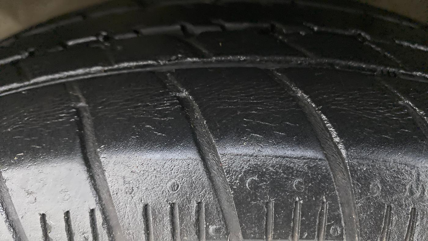 2015 Maruti Celerio VXI CNG, CNG, Manual, 83,562 km, Left Front Tyre Tread