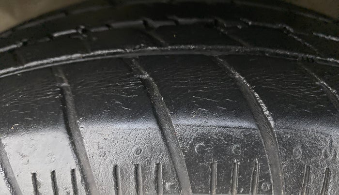 2015 Maruti Celerio VXI CNG, CNG, Manual, 83,562 km, Left Front Tyre Tread