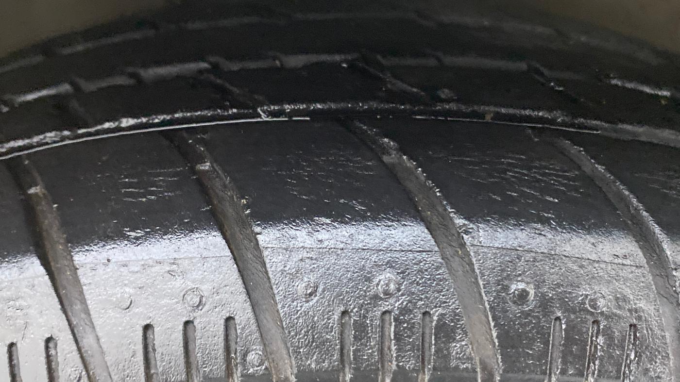2015 Maruti Celerio VXI CNG, CNG, Manual, 83,562 km, Right Front Tyre Tread