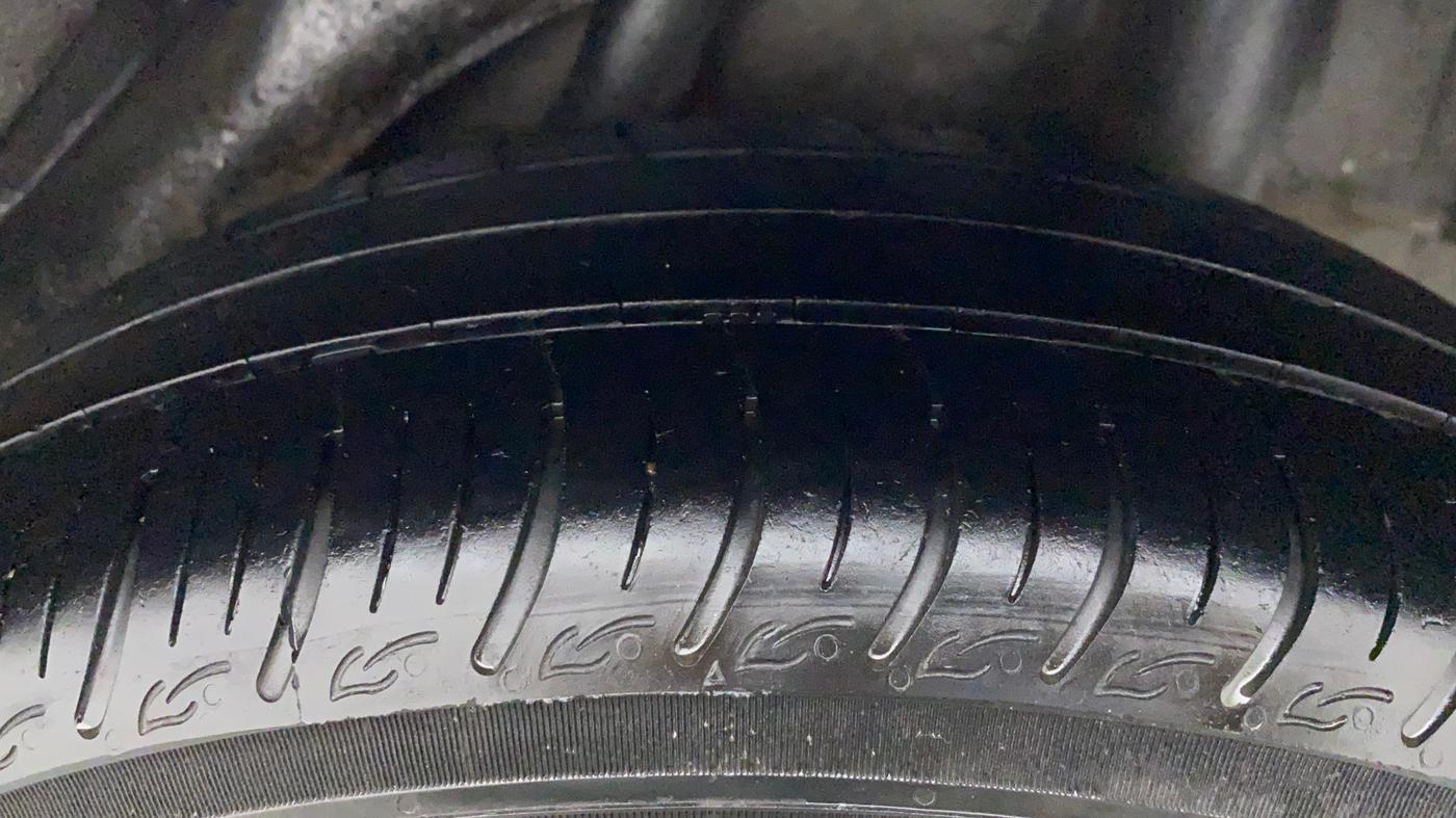 2014 Honda Amaze 1.2L I-VTEC S, Petrol, Manual, 1,03,067 km, Left Rear Tyre Tread