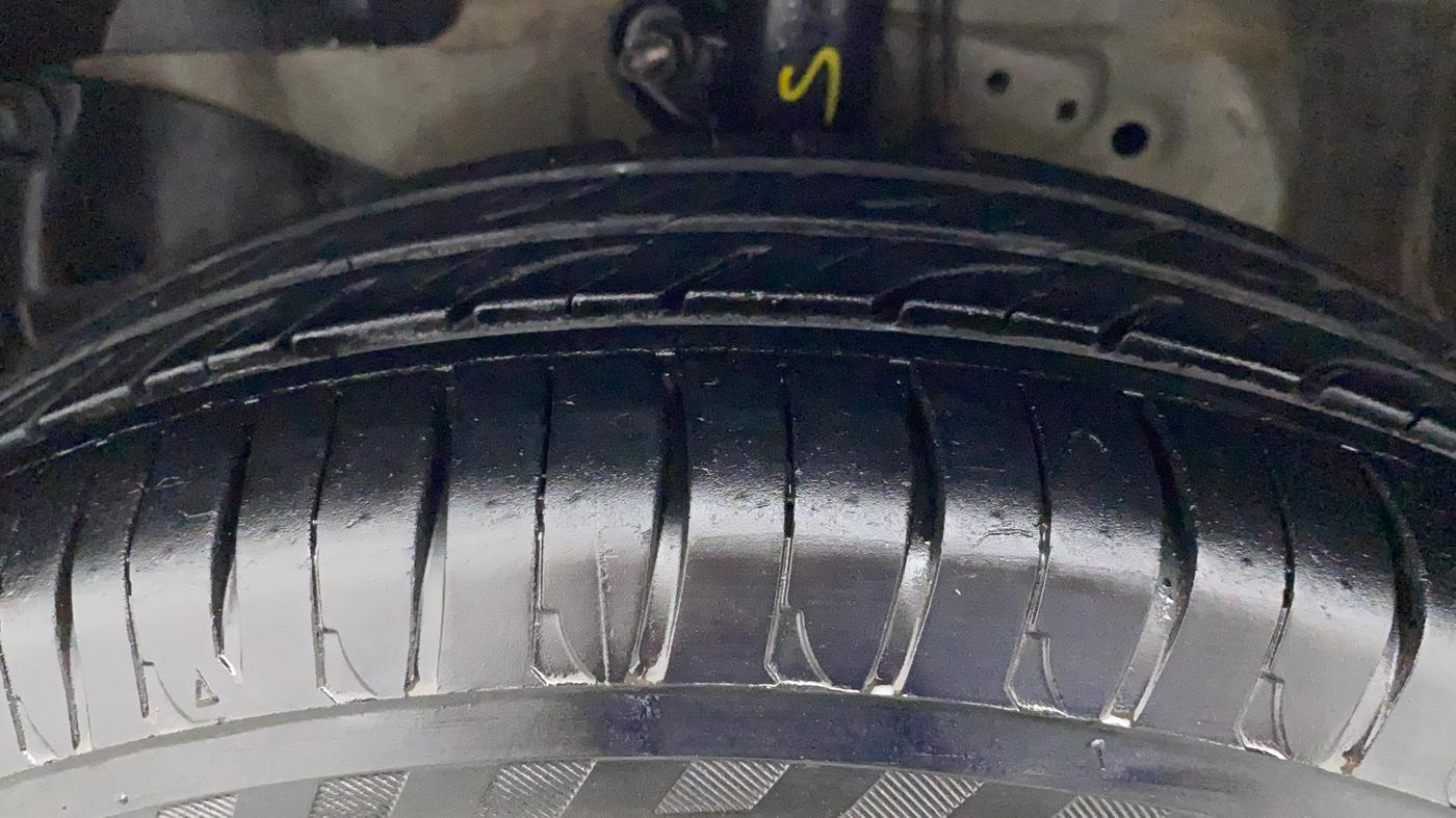 2014 Honda Amaze 1.2L I-VTEC S, Petrol, Manual, 1,03,067 km, Left Front Tyre Tread