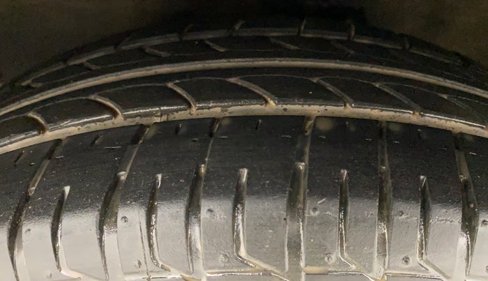 2010 Hyundai Verna TRANSFORM 1.6 VTVT, Petrol, Manual, 86,265 km, Left Front Tyre Tread