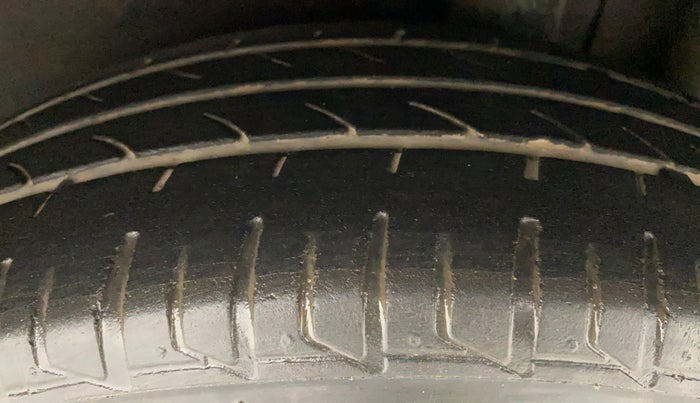 2010 Hyundai Verna TRANSFORM 1.6 VTVT, Petrol, Manual, 86,265 km, Left Rear Tyre Tread