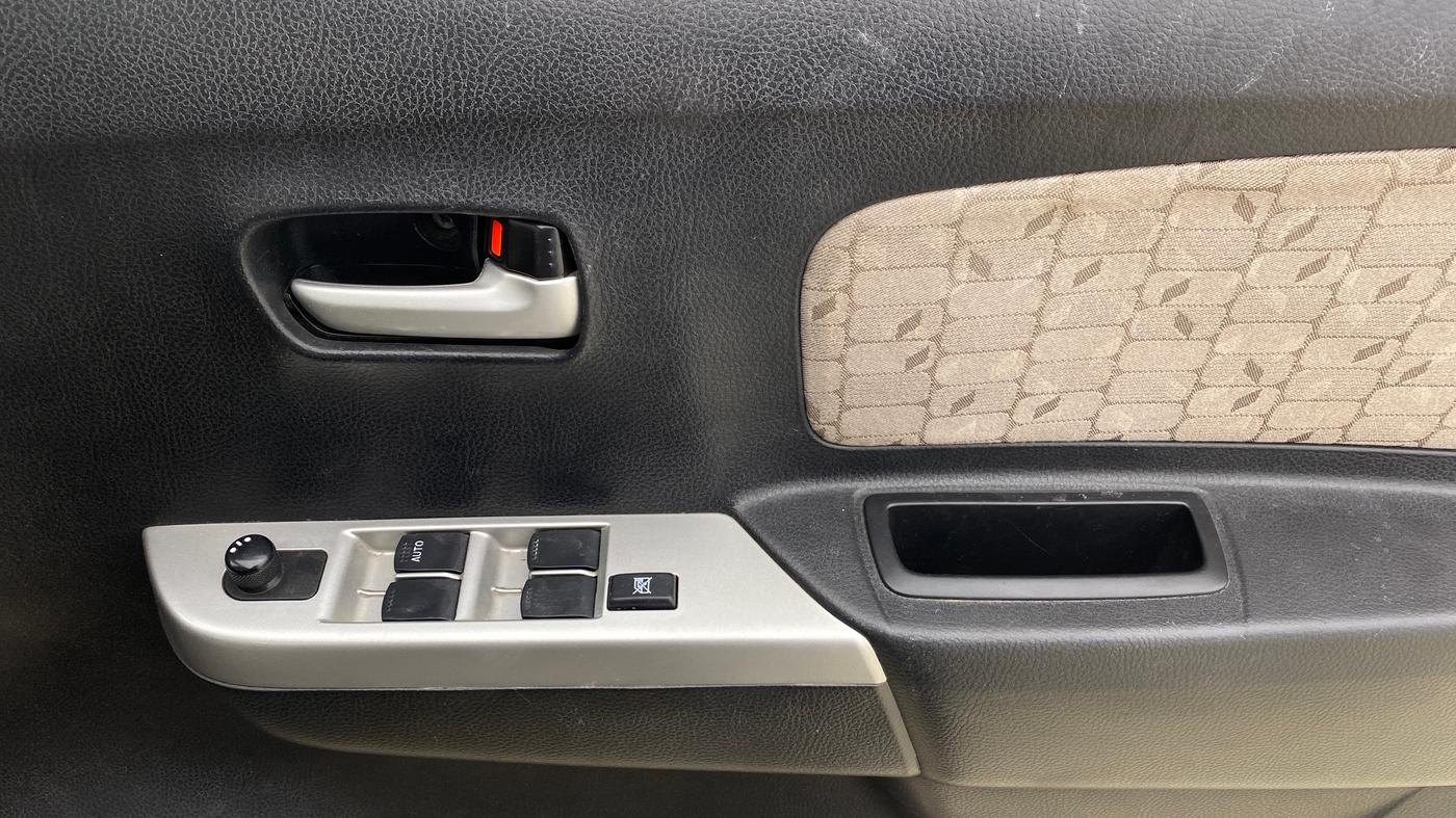 2014 Maruti Wagon R 1.0 VXI, Petrol, Manual, 11,438 km, Driver Side Door Panels Control