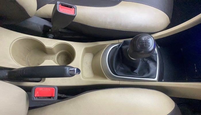 2012 Hyundai Verna FLUIDIC 1.6 VTVT EX, Petrol, Manual, 79,823 km, Gear Lever