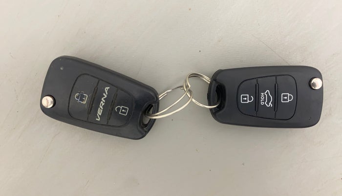 2012 Hyundai Verna FLUIDIC 1.6 VTVT EX, Petrol, Manual, 79,823 km, Key Close Up