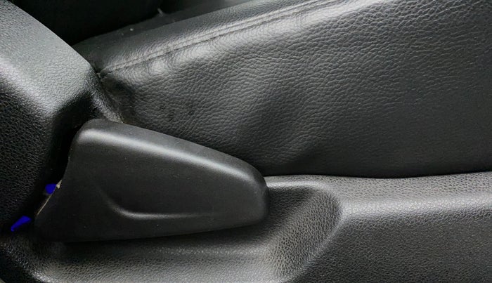 2020 Renault Kwid RXT 1.0 (O), Petrol, Manual, 44,402 km, Driver Side Adjustment Panel