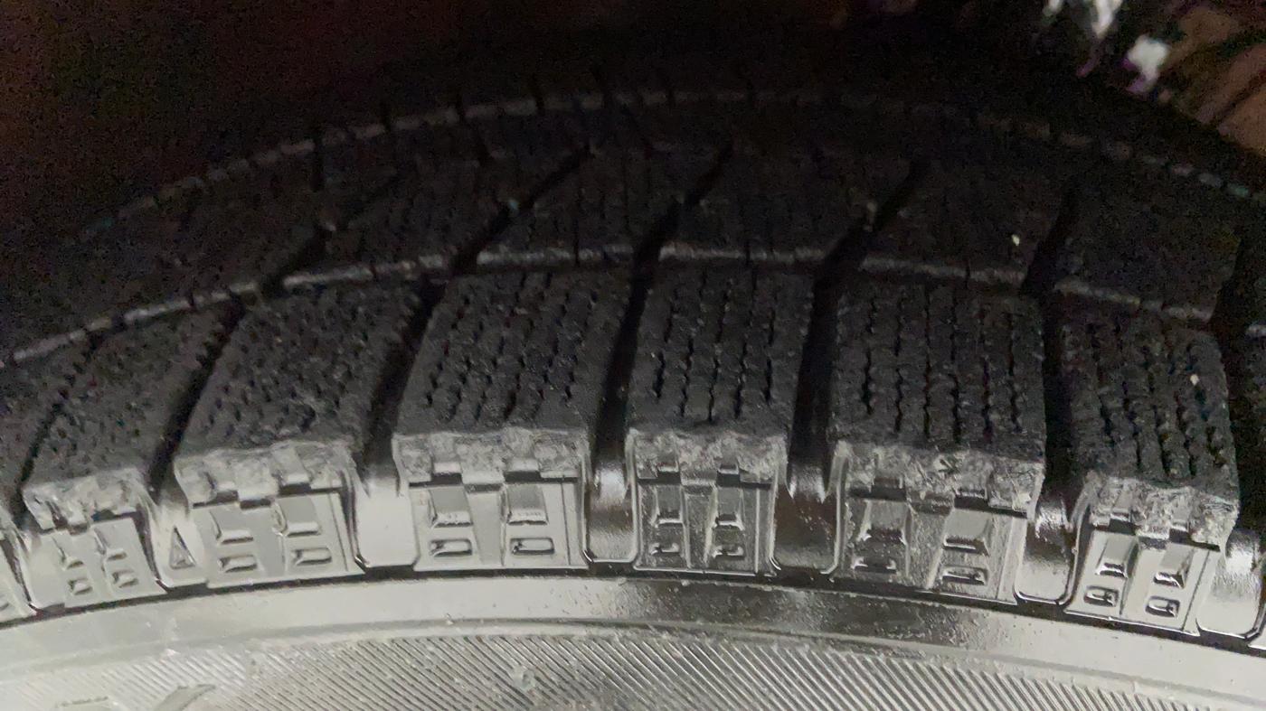 2012 Volkswagen Polo HIGHLINE1.2L PETROL, Petrol, Manual, 1,26,553 km, Left Front Tyre Tread