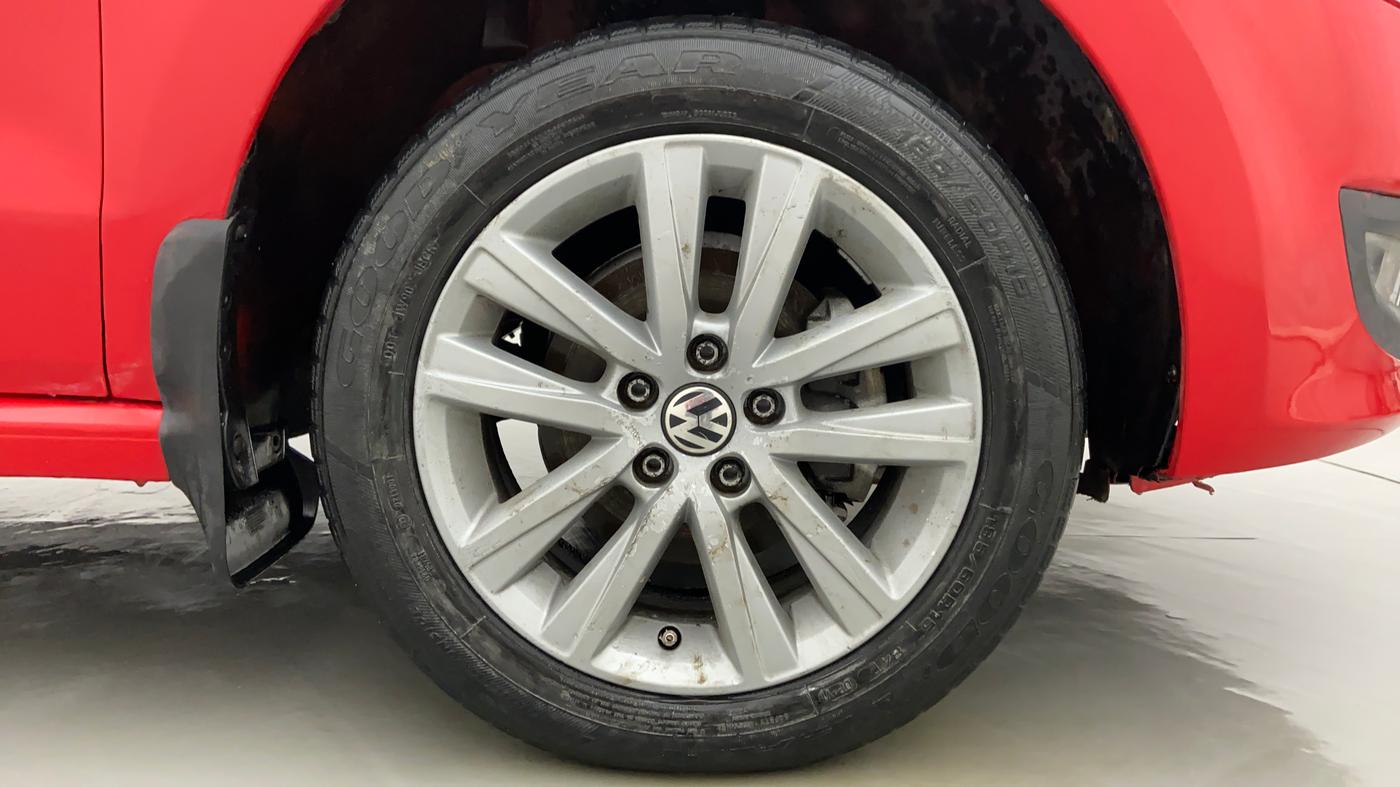 2012 Volkswagen Polo HIGHLINE1.2L PETROL, Petrol, Manual, 1,26,553 km, Right Front Wheel