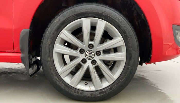 2012 Volkswagen Polo HIGHLINE1.2L PETROL, Petrol, Manual, 1,26,553 km, Right Front Wheel