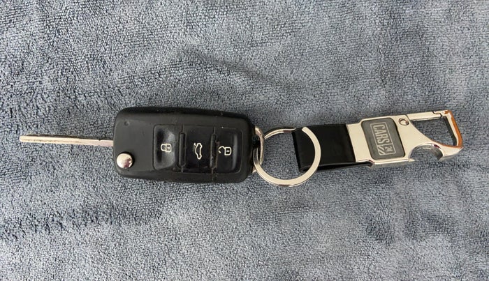 2012 Volkswagen Polo HIGHLINE1.2L PETROL, Petrol, Manual, 1,26,553 km, Key Close Up