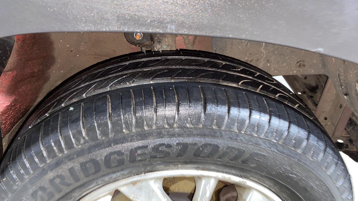 2017 Mahindra Kuv100 K6 6 STR, Petrol, Manual, 25,287 km, Right Front Tyre Tread
