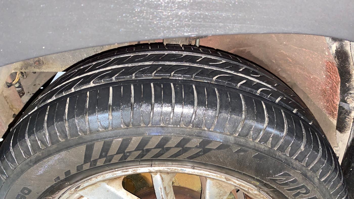 2017 Mahindra Kuv100 K6 6 STR, Petrol, Manual, 25,287 km, Left Front Tyre Tread