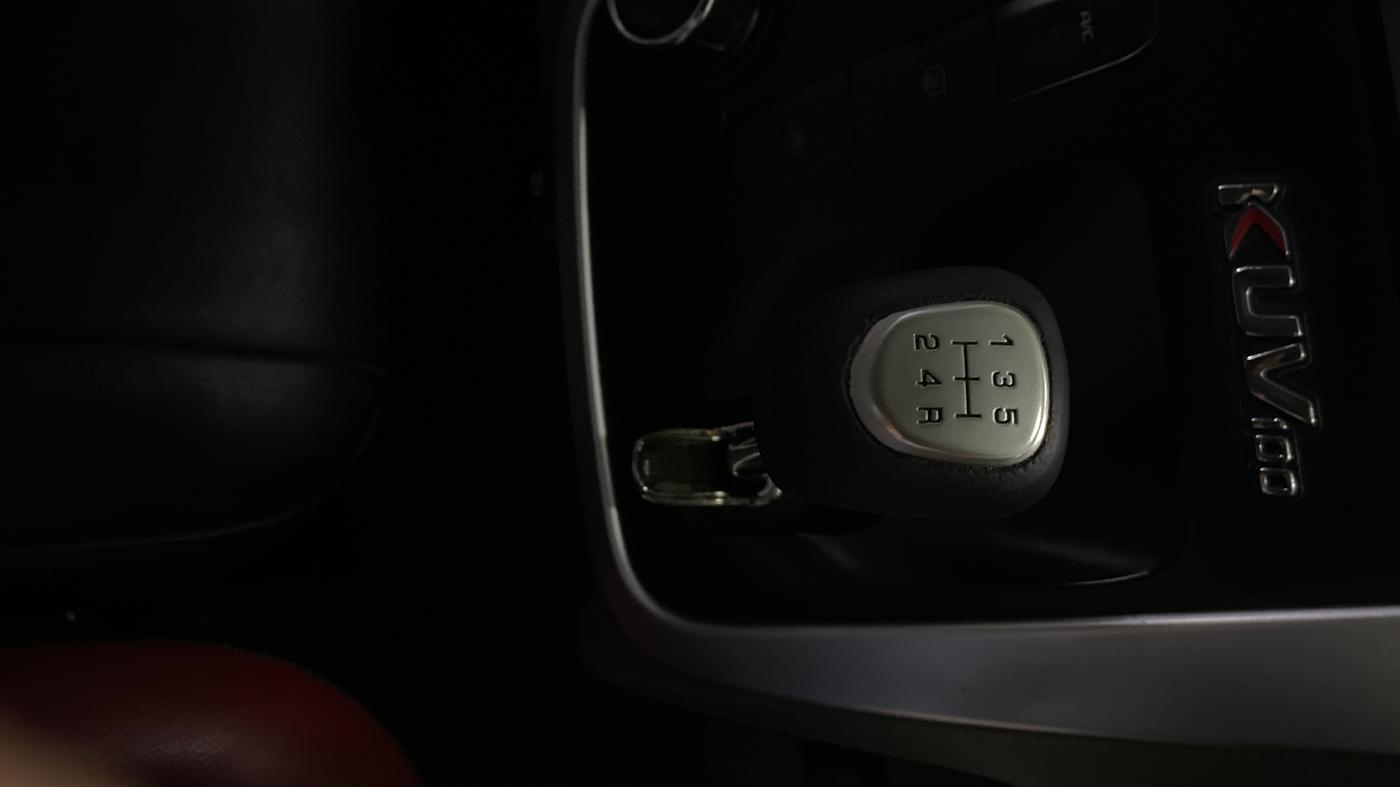 2017 Mahindra Kuv100 K6 6 STR, Petrol, Manual, 25,287 km, Gear Lever
