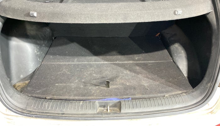 2017 Hyundai Creta SX PLUS 1.6 PETROL, Petrol, Manual, 73,888 km, Boot Inside