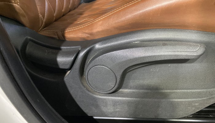 2017 Hyundai Creta SX PLUS 1.6 PETROL, Petrol, Manual, 73,888 km, Driver Side Adjustment Panel