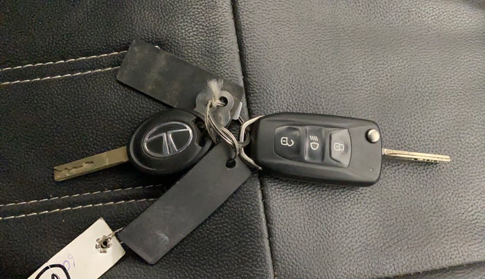 2020 Tata Tiago XT PETROL, Petrol, Manual, 56,932 km, Key Close Up