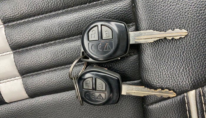 2019 Maruti Swift VXI AMT, Petrol, Automatic, 36,138 km, Key Close Up