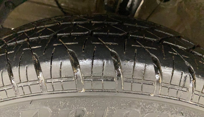 2019 Maruti Swift VXI AMT, Petrol, Automatic, 36,138 km, Left Front Tyre Tread