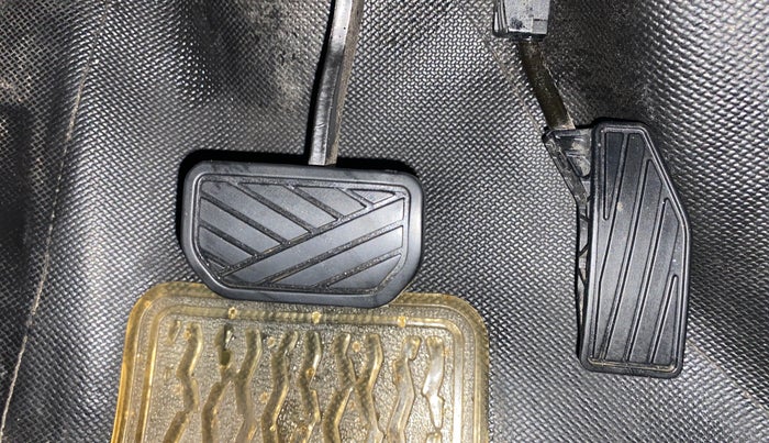 2019 Maruti Swift VXI AMT, Petrol, Automatic, 36,138 km, Pedals