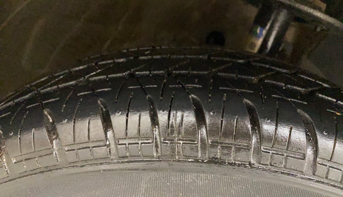 2019 Maruti Swift VXI AMT, Petrol, Automatic, 36,138 km, Right Front Tyre Tread