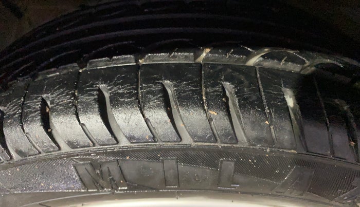 2014 Hyundai Xcent SX 1.2, Petrol, Manual, 39,438 km, Left Front Tyre Tread