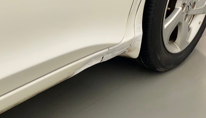 2016 Honda City 1.5L I-VTEC V MT, Petrol, Manual, 28,450 km, Right running board - Slightly dented