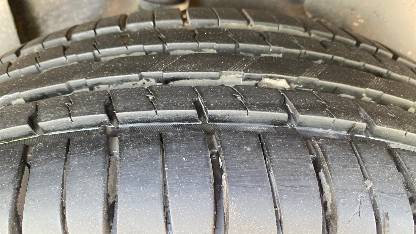 2021 Tata Harrier XMA 2.0L KRYOTEC, Diesel, Automatic, 93,588 km, Left Rear Tyre Tread