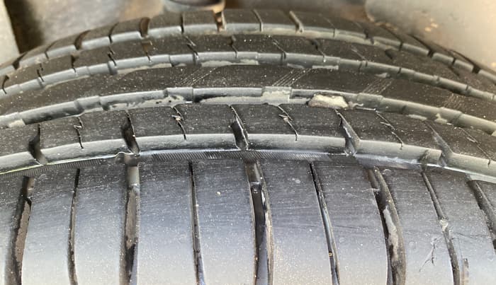 2021 Tata Harrier XMA 2.0L KRYOTEC, Diesel, Automatic, 93,588 km, Left Rear Tyre Tread