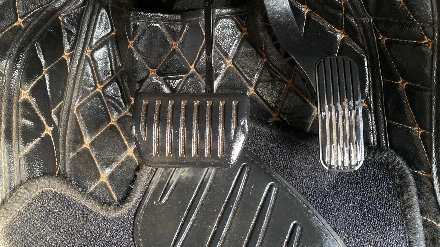 2021 Tata Harrier XMA 2.0L KRYOTEC, Diesel, Automatic, 93,588 km, Pedals