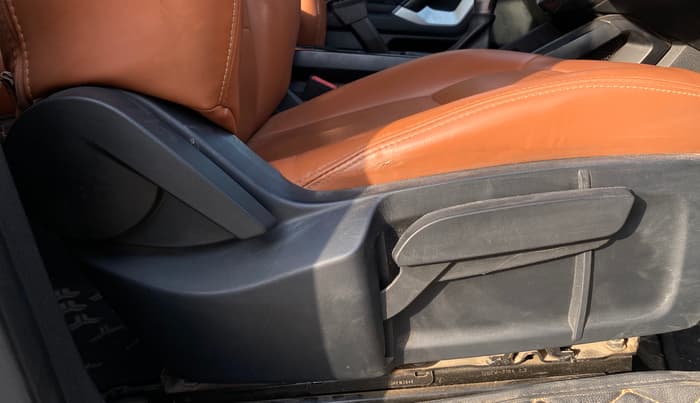 2021 Tata Harrier XMA 2.0L KRYOTEC, Diesel, Automatic, 93,588 km, Driver Side Adjustment Panel