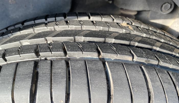 2021 Tata Harrier XMA 2.0L KRYOTEC, Diesel, Automatic, 93,588 km, Right Rear Tyre Tread