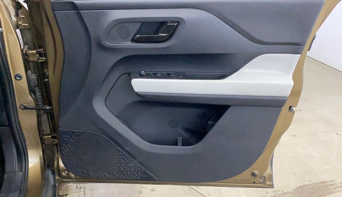 2022 Tata PUNCH ACCOMPLISHED MT, Petrol, Manual, 15,769 km, Driver Side Door Panels Control