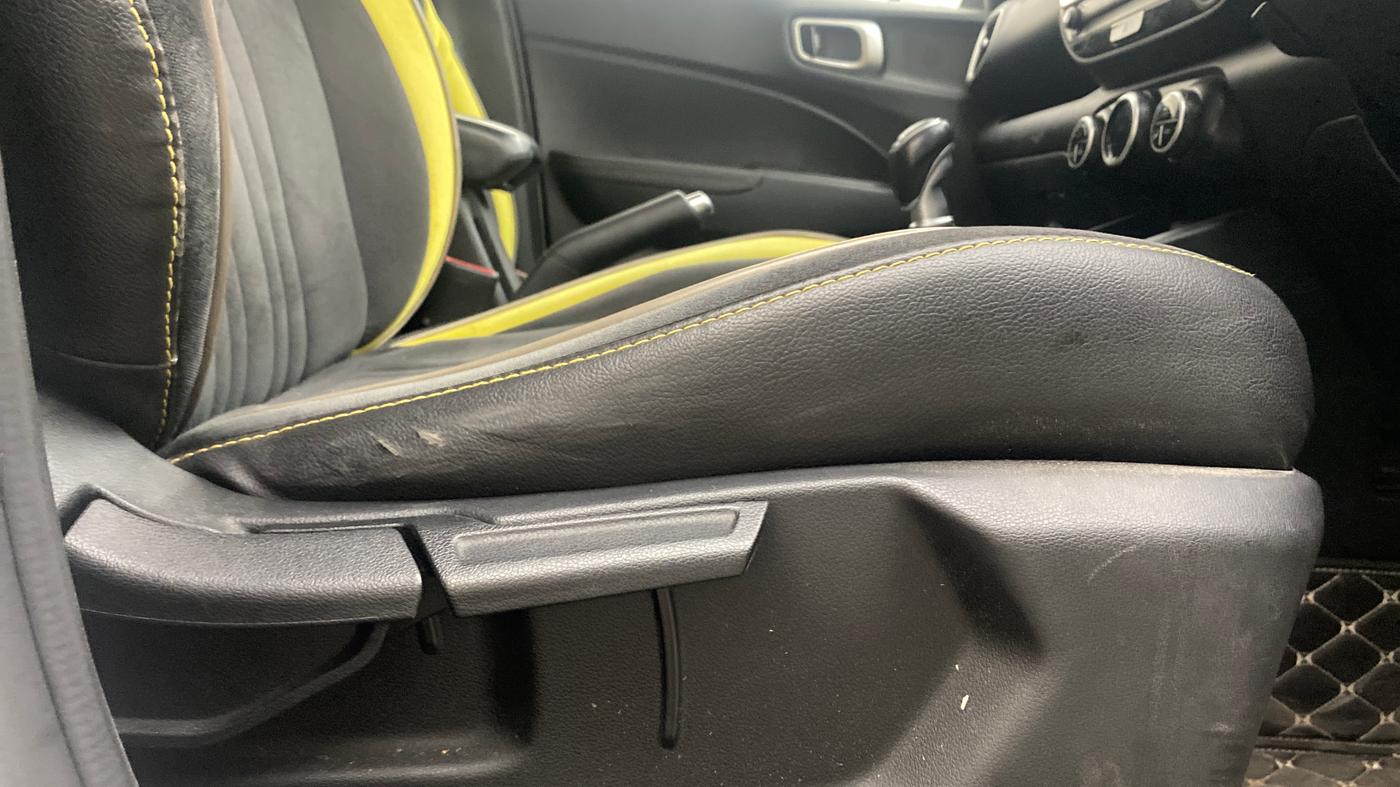 2019 Hyundai VENUE SX(O) 1.4 CRDI, Diesel, Manual, 74,895 km, Driver Side Adjustment Panel