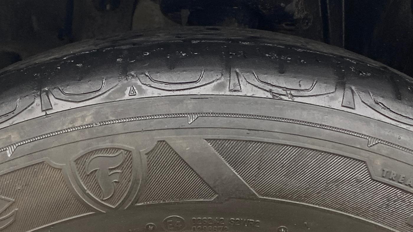 2018 Jeep Compass LIMITED 1.4 PETROL AT, Petrol, Automatic, 72,894 km, Left Front Tyre Tread