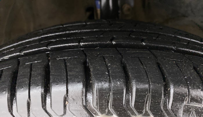 2019 Maruti Swift VXI AMT D, Petrol, Automatic, 8,975 km, Right Front Tyre Tread