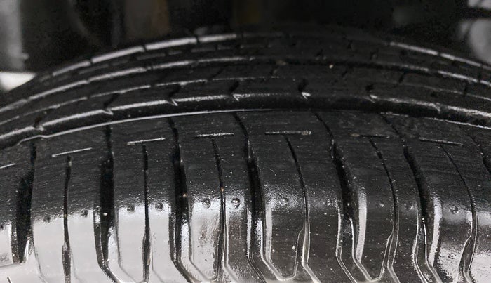 2019 Maruti Swift VXI AMT D, Petrol, Automatic, 8,975 km, Right Rear Tyre Tread