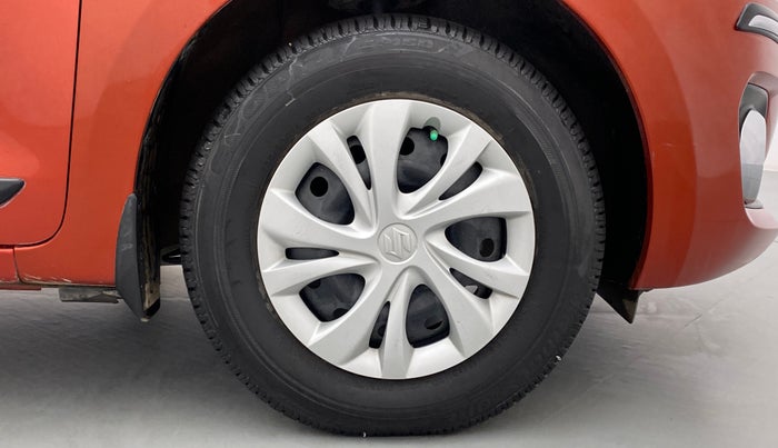 2019 Maruti Swift VXI AMT D, Petrol, Automatic, 8,975 km, Right Front Wheel