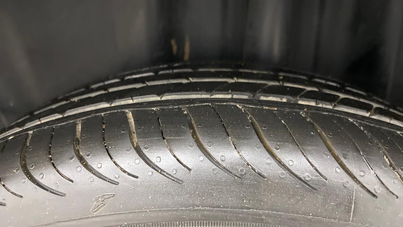 2021 Volkswagen Vento HIGHLINE PETROL AT, Petrol, Automatic, 55,310 km, Left Rear Tyre Tread