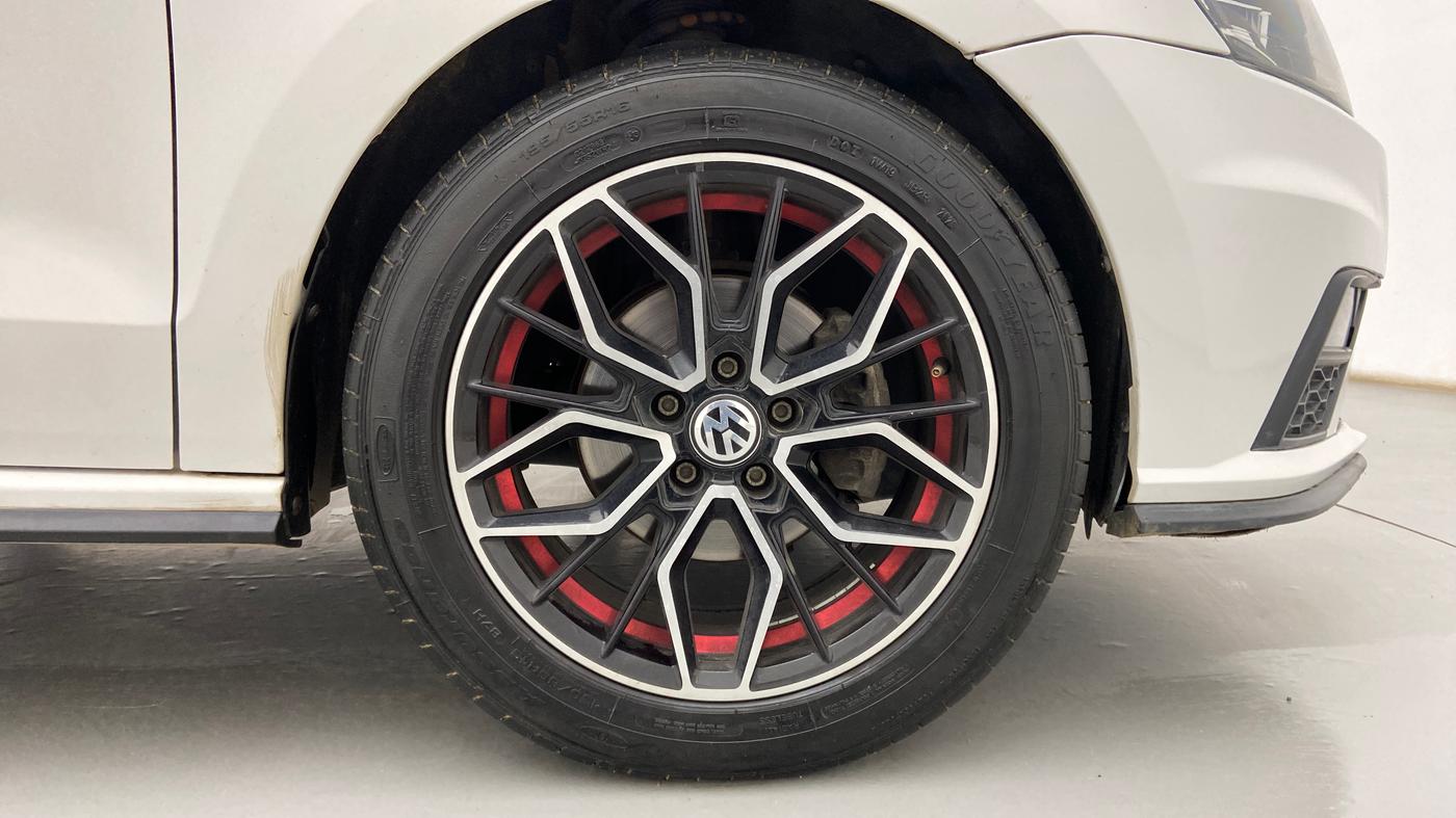 2021 Volkswagen Vento HIGHLINE PETROL AT, Petrol, Automatic, 55,310 km, Right Front Wheel