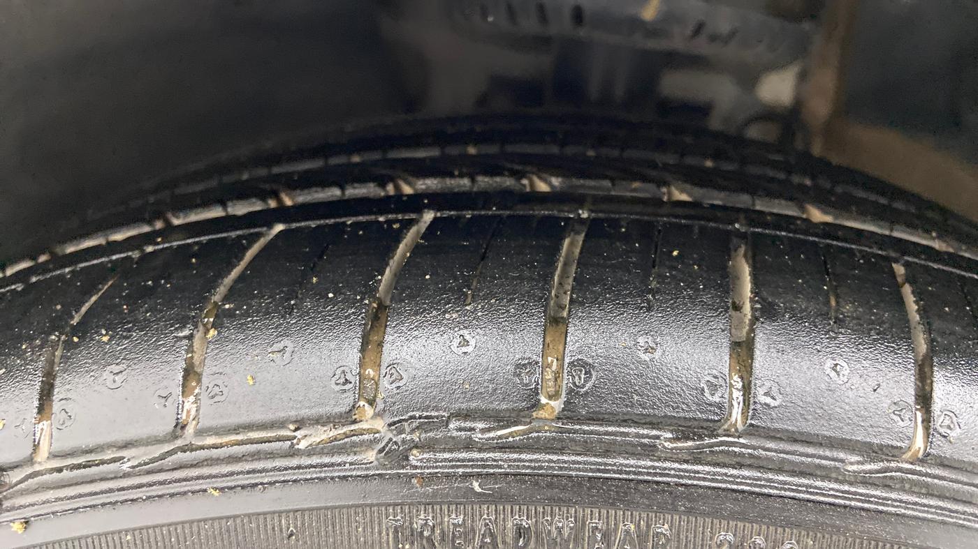 2021 Volkswagen Vento HIGHLINE PETROL AT, Petrol, Automatic, 55,310 km, Left Front Tyre Tread