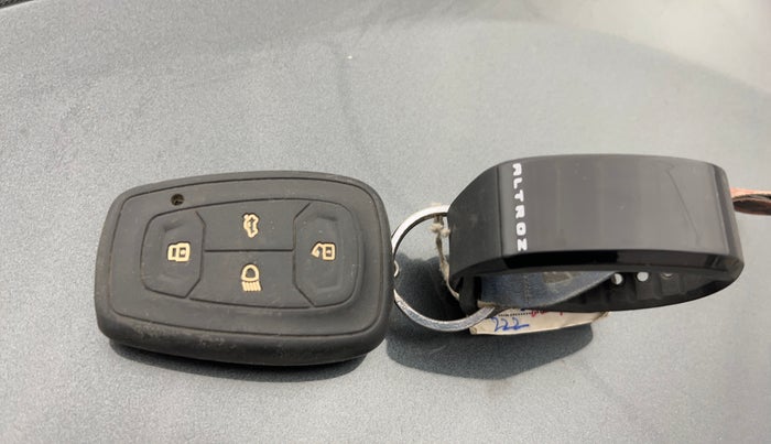 2020 Tata ALTROZ XZ PETROL, Petrol, Manual, 86,281 km, Key Close Up
