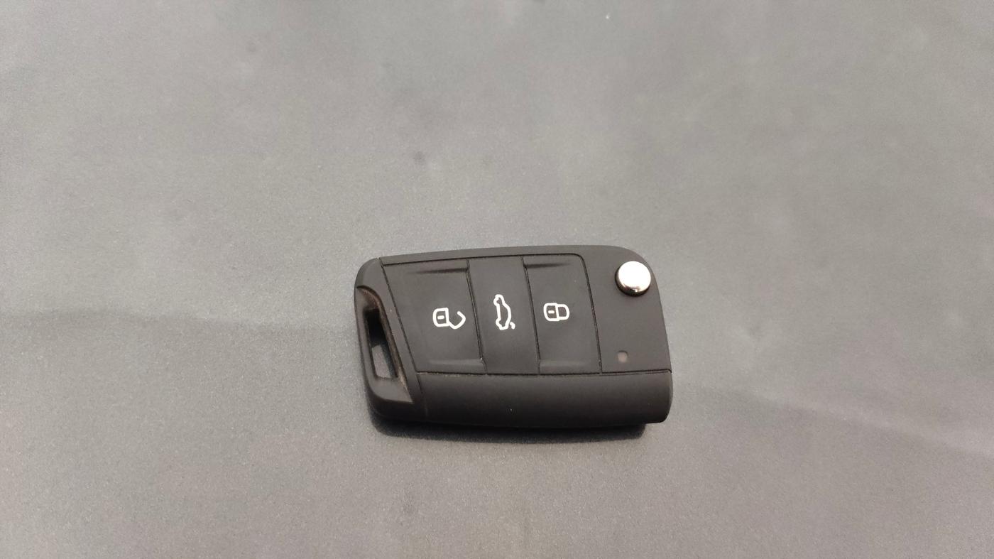2023 Skoda SLAVIA STYLE 1.0L TSI AT, Petrol, Automatic, 38,892 km, Key Close Up