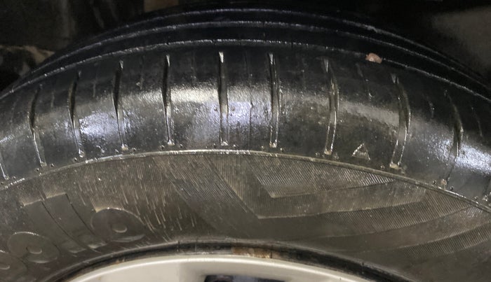 2022 Maruti Swift VXI, Petrol, Manual, 44,783 km, Right Rear Tyre Tread