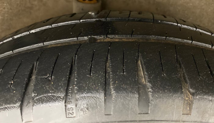 2011 Maruti Ritz VXI, Petrol, Manual, 1,00,332 km, Right Rear Tyre Tread