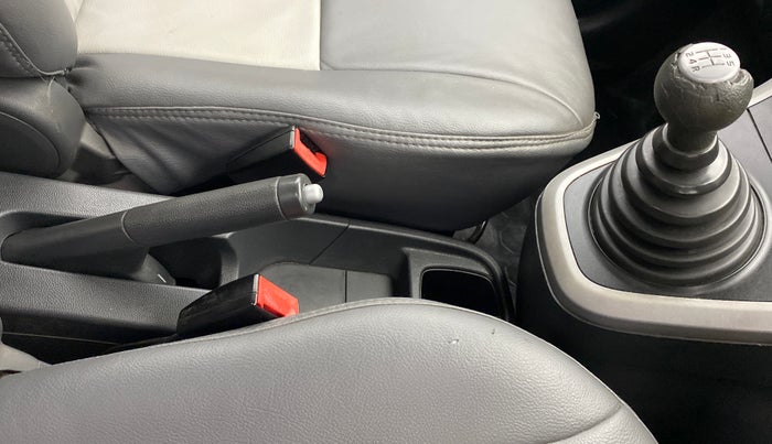 2011 Maruti Ritz VXI, Petrol, Manual, 1,00,332 km, Gear Lever